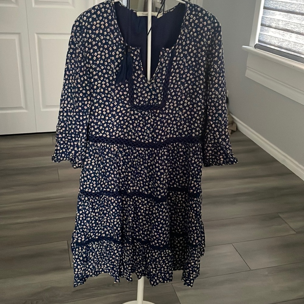 Solitaire floral flowing dress size S